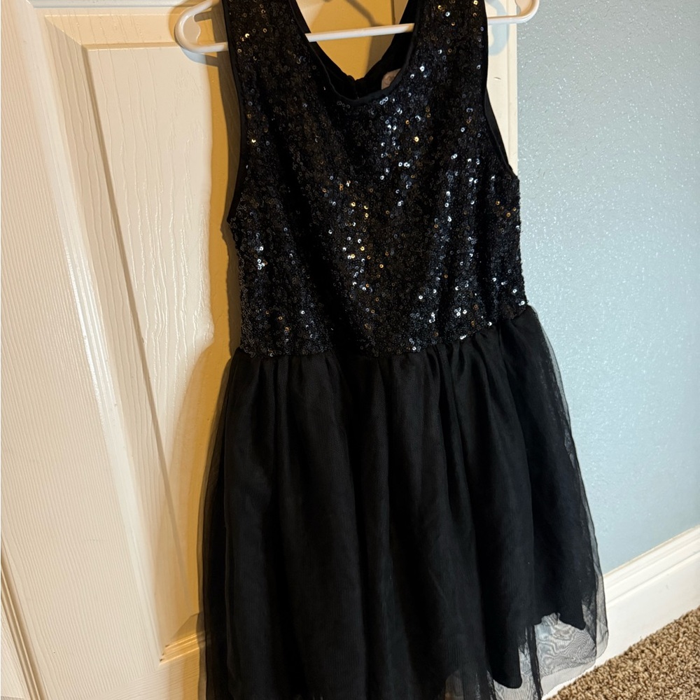 1989 Place Sparkling Black Sequin Top